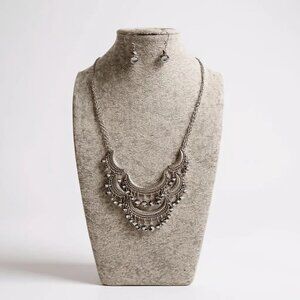 Silver Glass Facted Bead Dangle Silver Tone Finish Necklace Earring Set